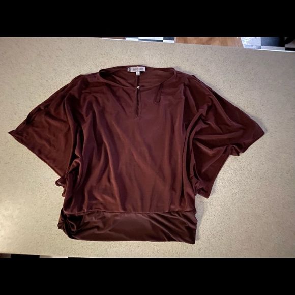 🌟HOST PI🌟Jennifer Lopez open sleeve top - Picture 2 of 7